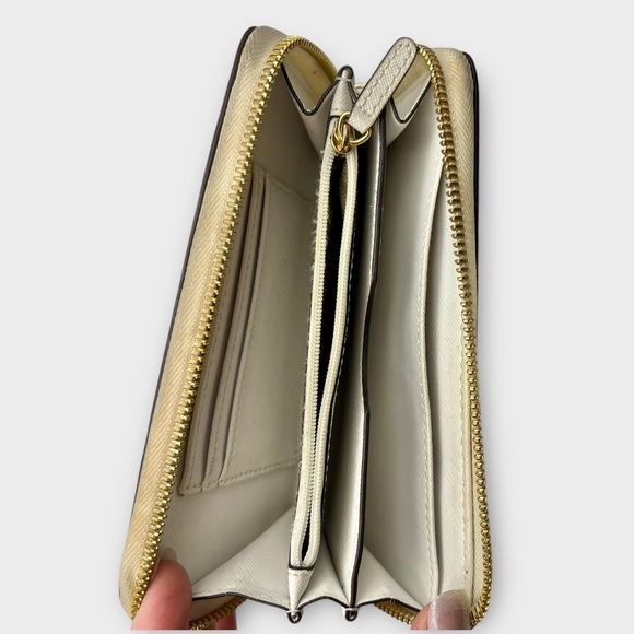 Michael Kors Zip Wallet - Picture 4 of 4